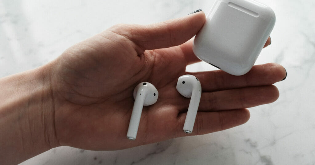 Uw AirPods opladen en meer te weten komen over de gebruiksduur van batterijen